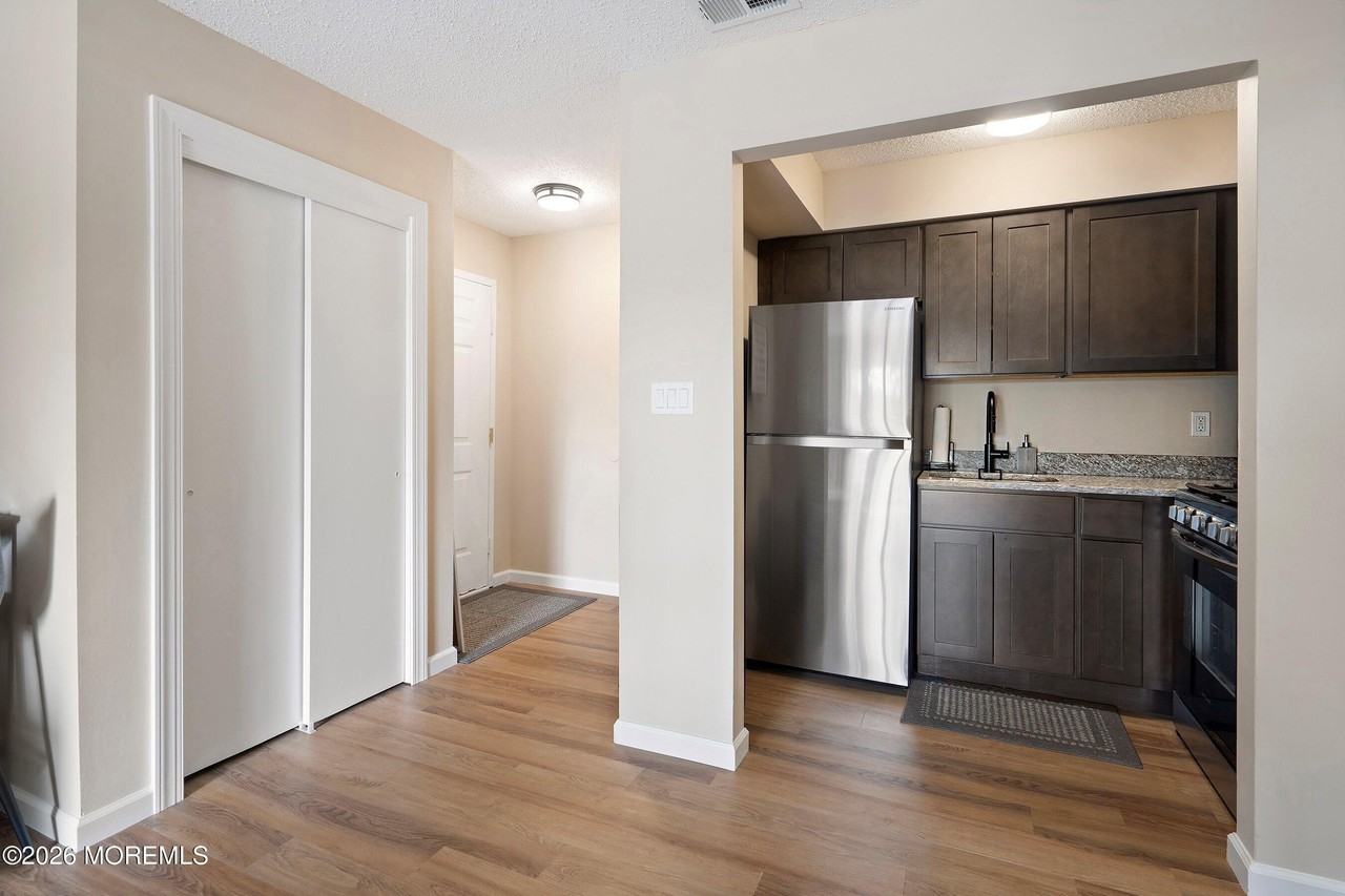 84 Diane Dr - Photo 5 of 13