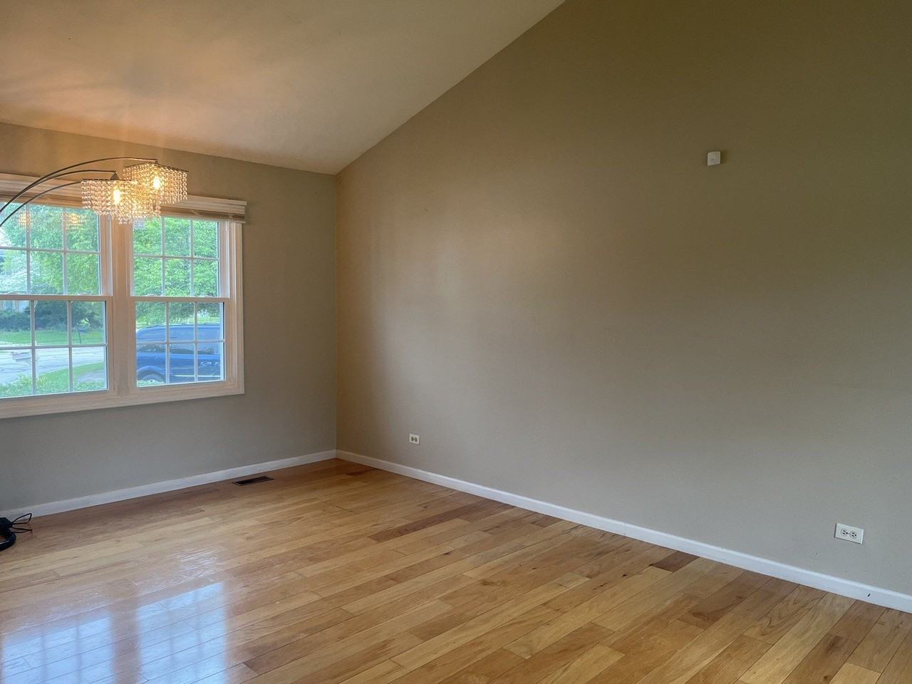 1208 Duke Ct - Photo 3 of 13