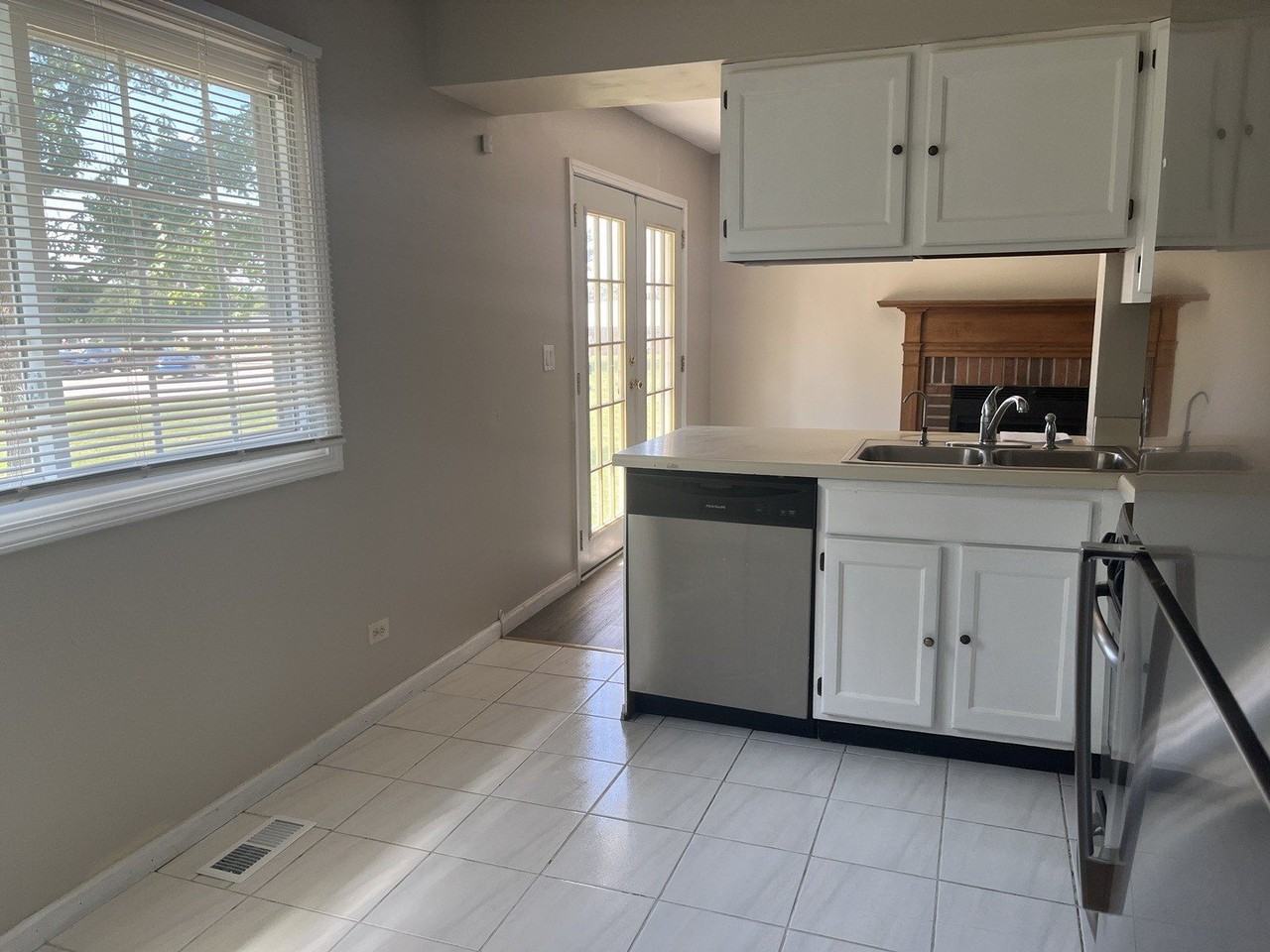 1208 Duke Ct - Photo 5 of 13