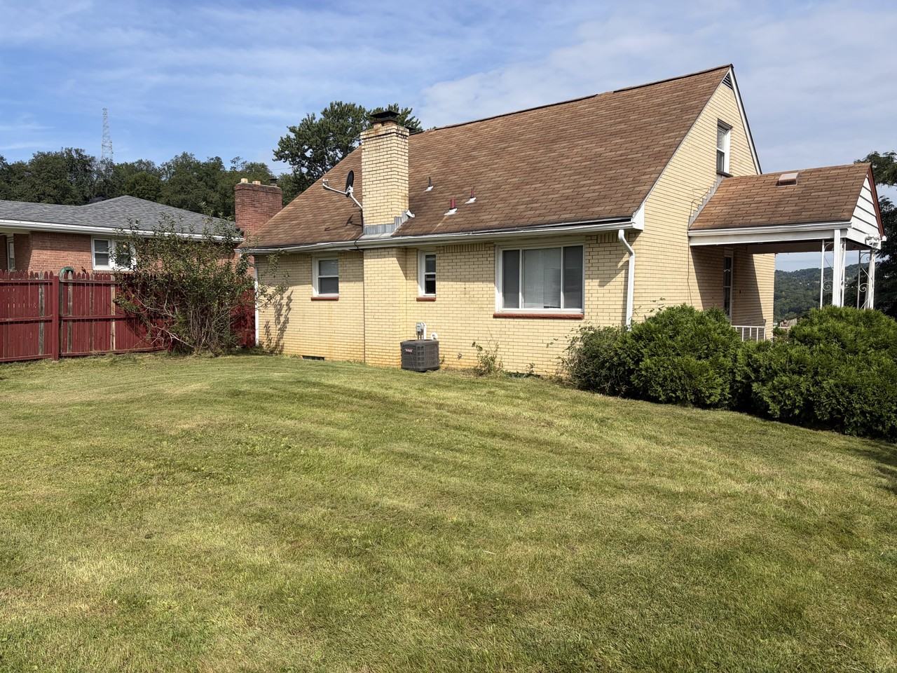 609 Garfield Ave - Photo 3 of 25