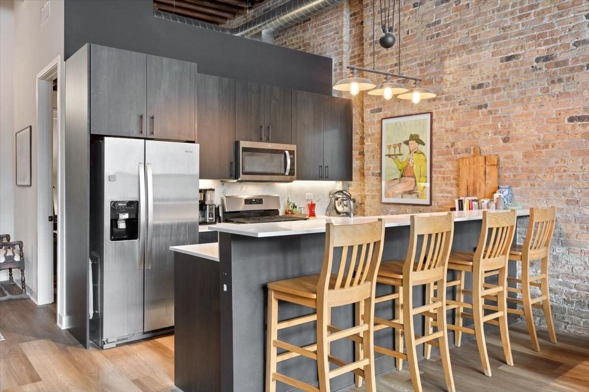 818 N Wolcott Ave #208 - Photo 5 of 13