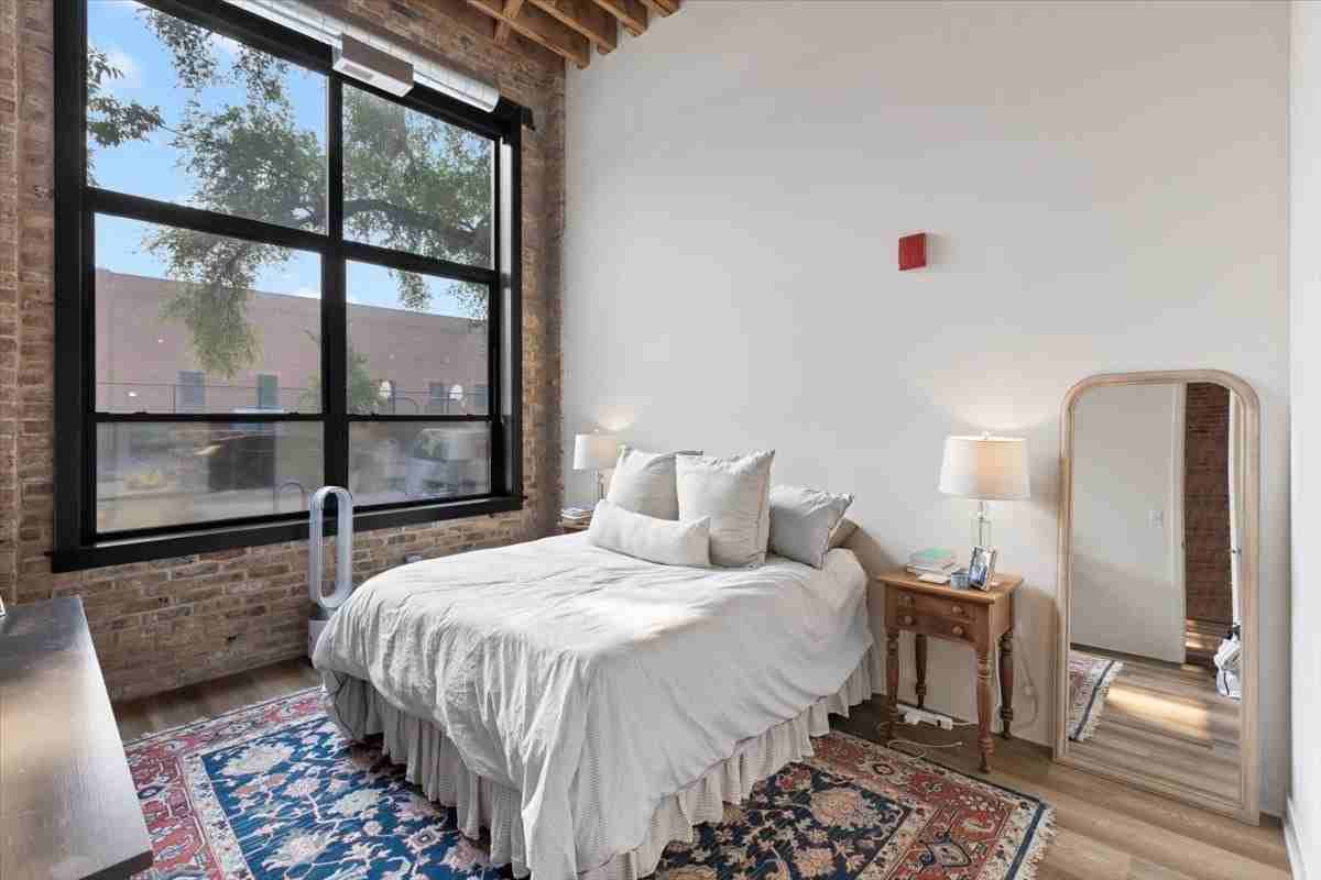818 N Wolcott Ave #208 - Photo 7 of 13