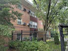 7526 N Ridge Blvd #3W - Photo 1 of 1