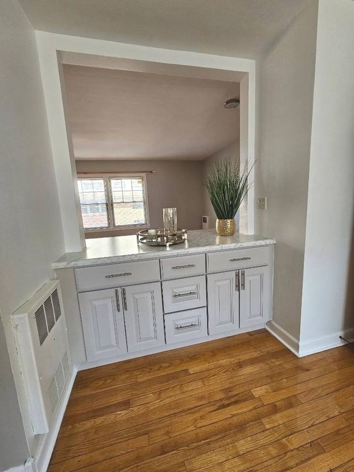 7526 N Ridge Blvd #3W - Photo 5 of 11