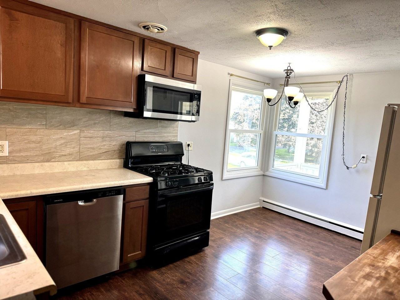 225 Panama Ave - Photo 2 of 10