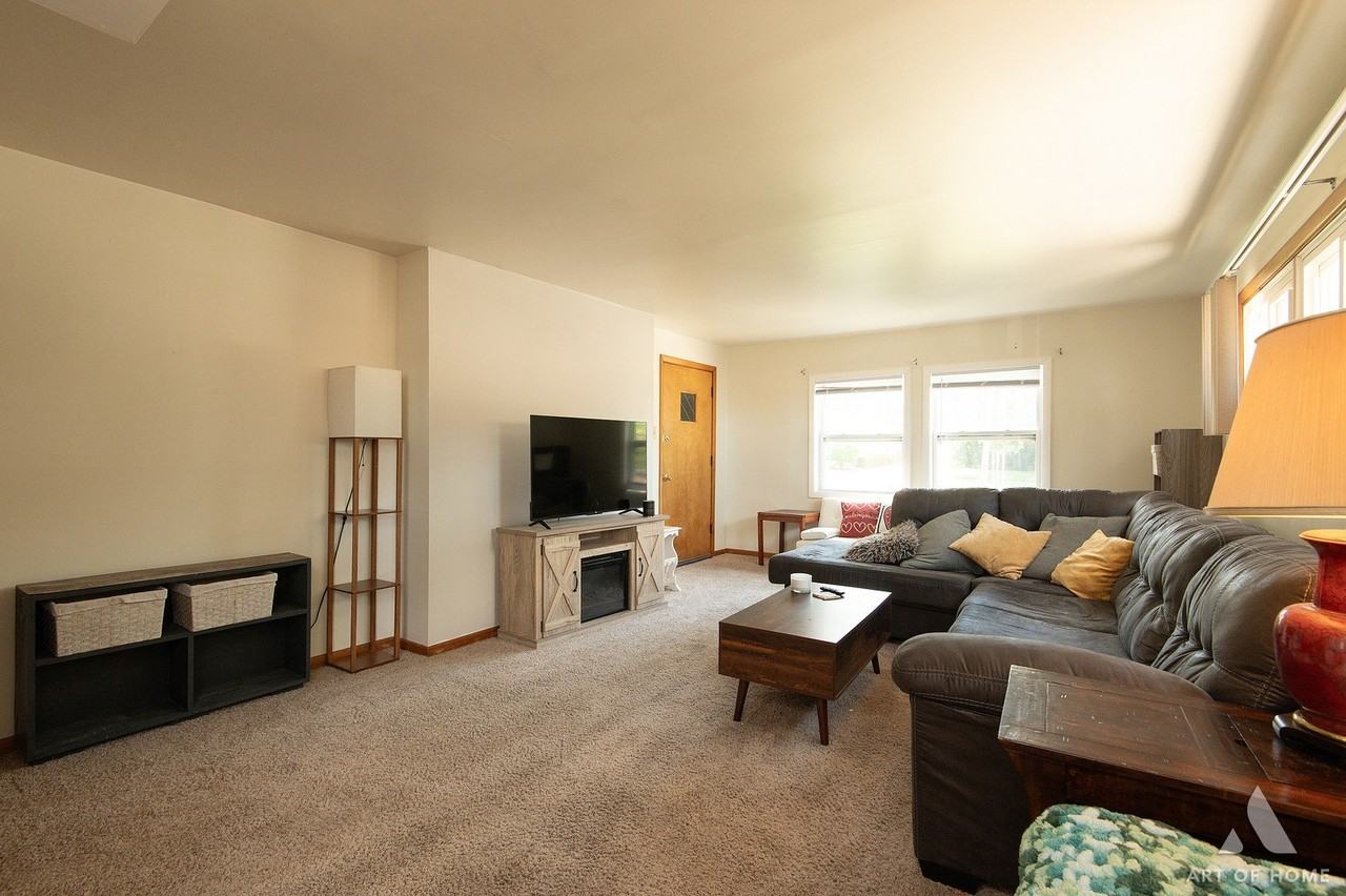 220 E 15th St #1 - Photo 4 of 20