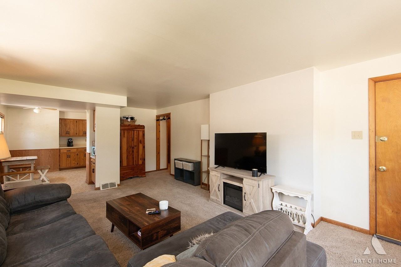 220 E 15th St #1 - Photo 5 of 20