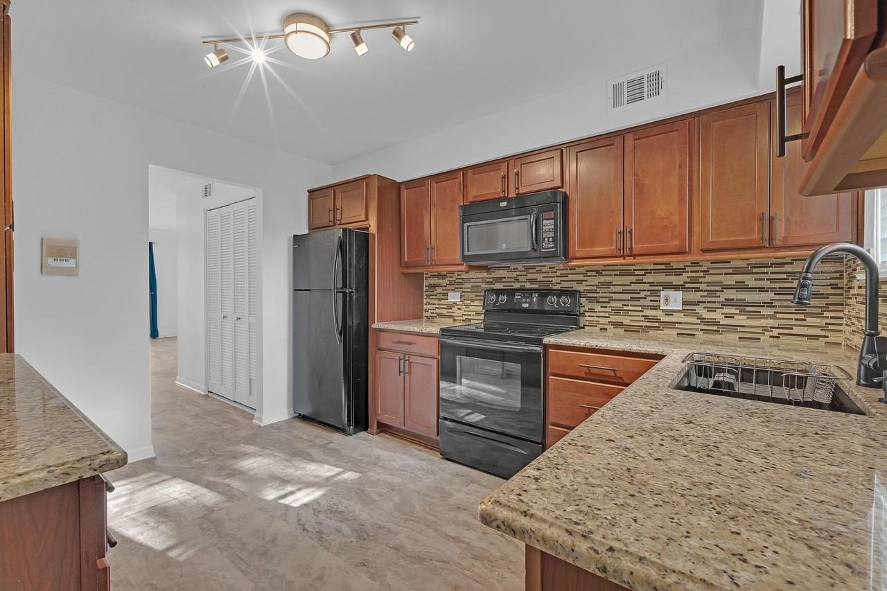 900 S Plum Grove Rd #216 - Photo 6 of 18
