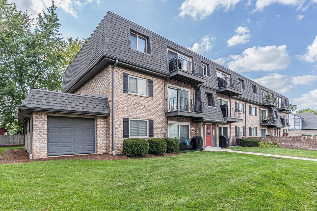 900 S Plum Grove Rd #216