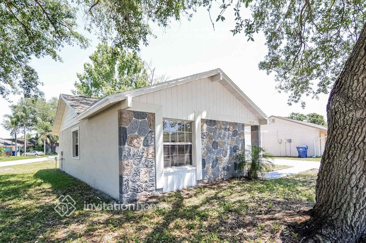 7839 Putnam Cir - Photo 2 of 20