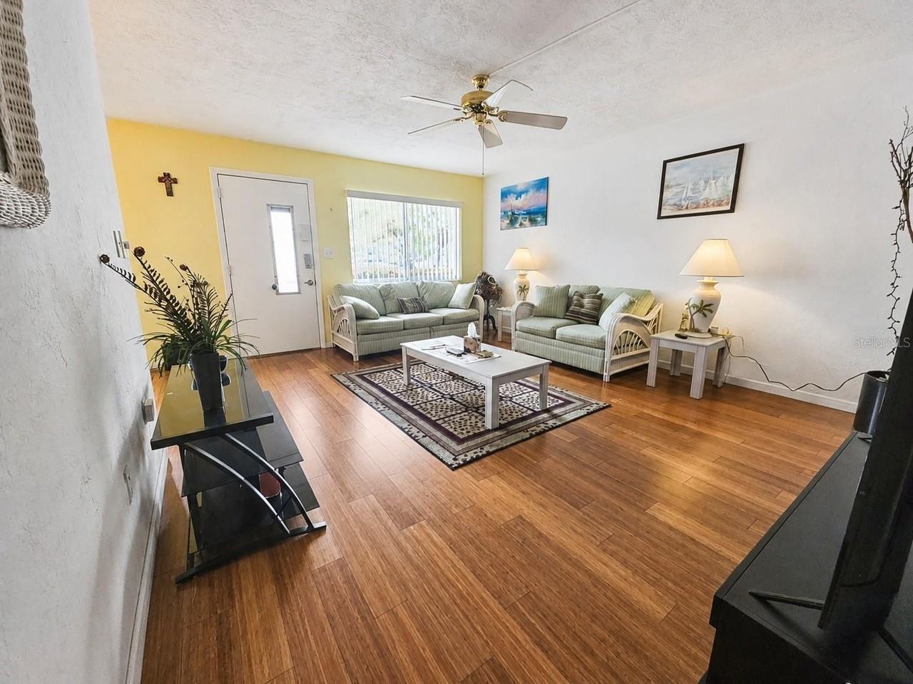 8454 111th St - Photo 2 of 14