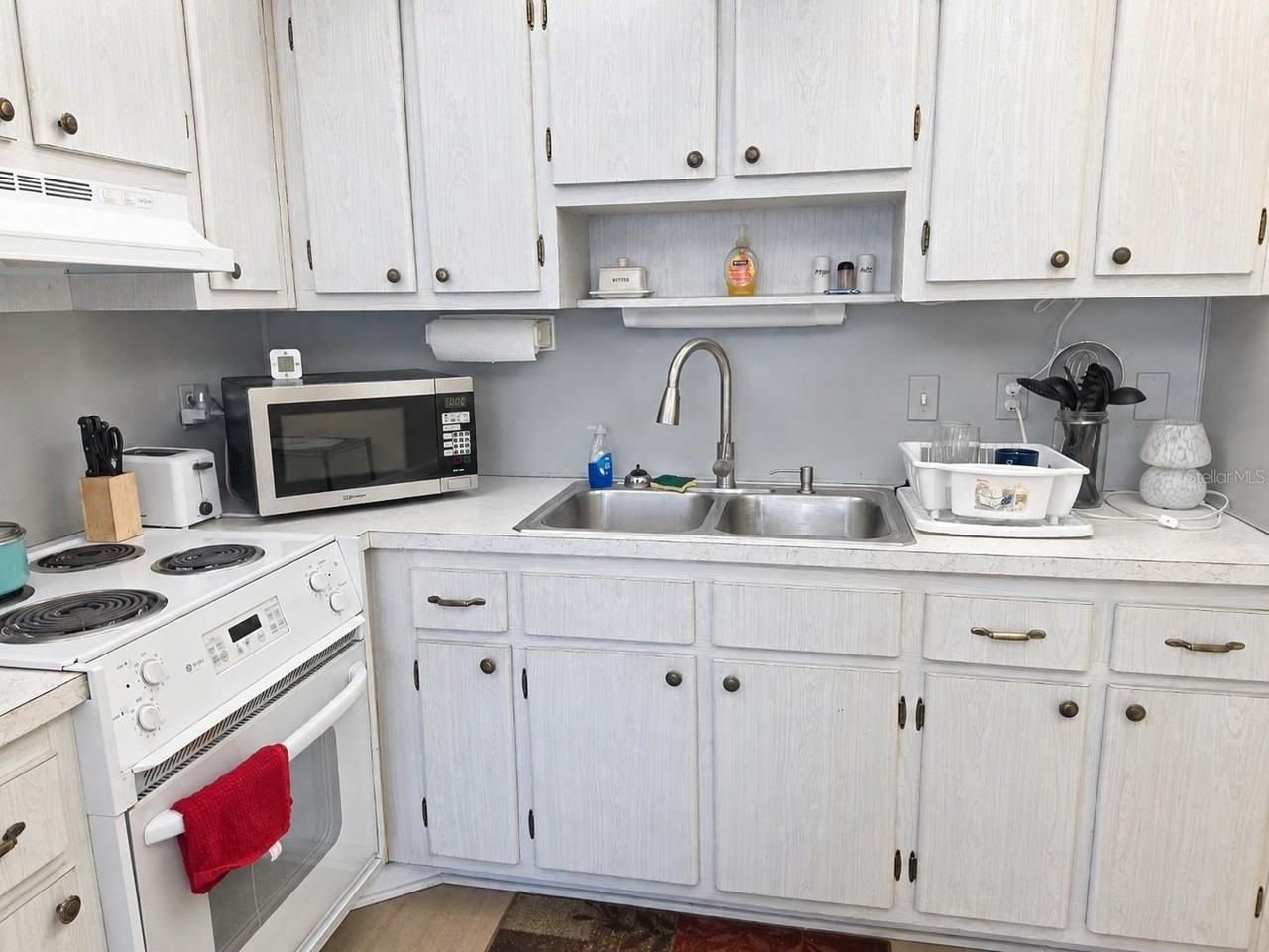 8454 111th St - Photo 4 of 14