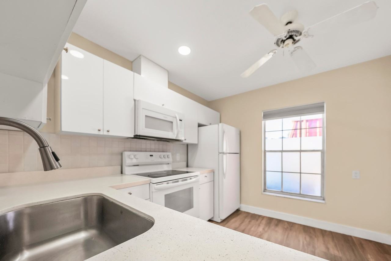 270 Cape Cod Cir - Photo 5 of 10