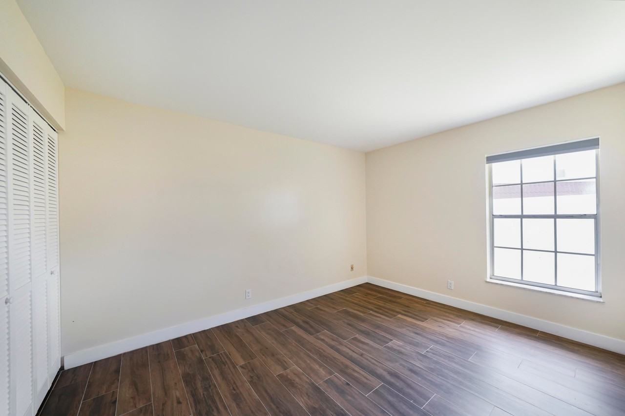 270 Cape Cod Cir - Photo 6 of 10