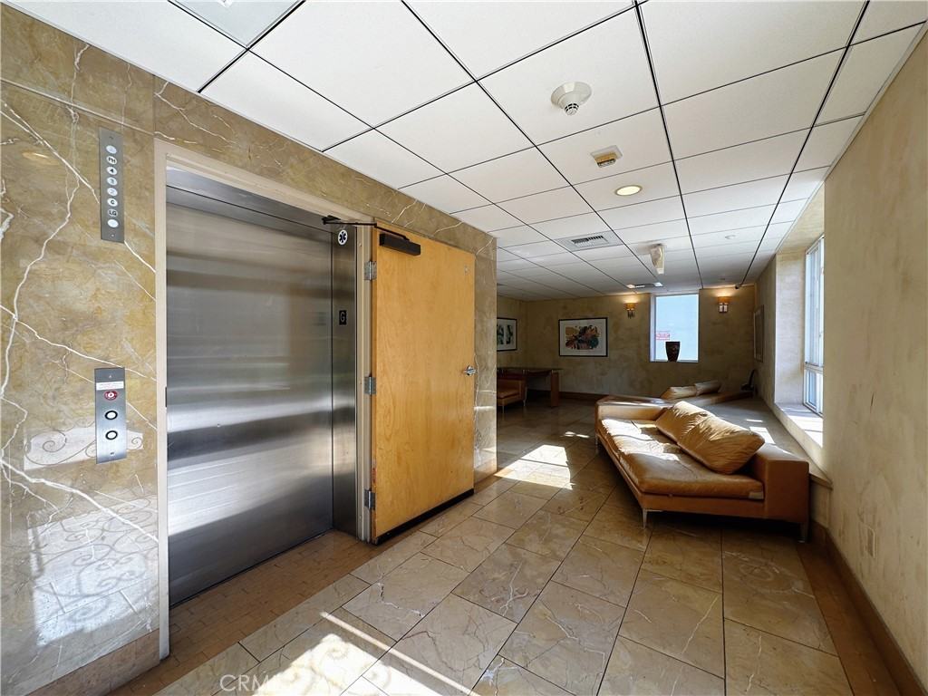 320 S Willaman Dr Apt 402 - Photo 2 of 29