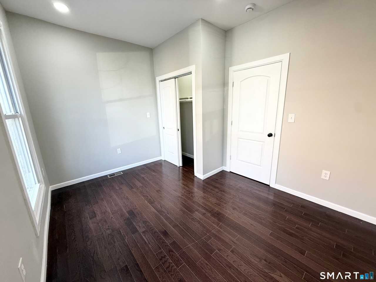 41 Howe St - Photo 4 of 11