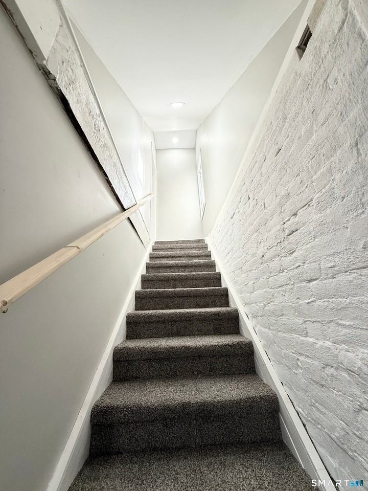 41 Howe St - Photo 5 of 11