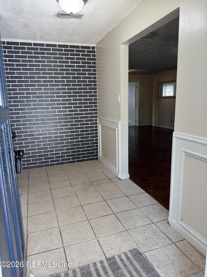 5143 Camellia Cir S - Photo 3 of 19