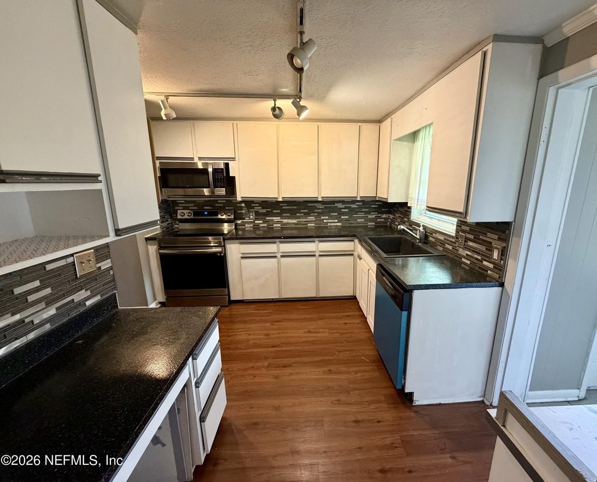5143 Camellia Cir S - Photo 7 of 19