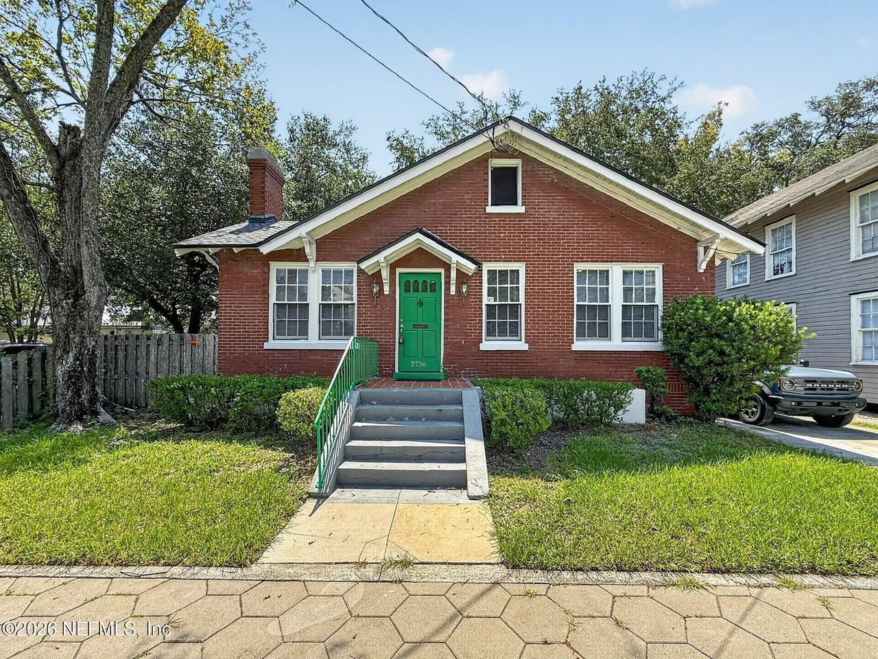 2736 Lydia St