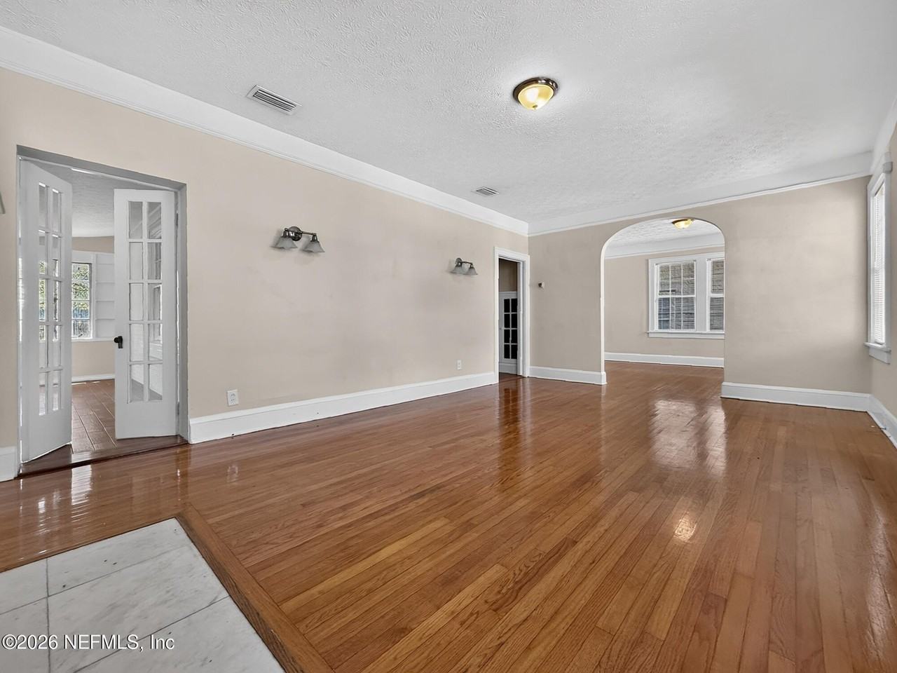 2736 Lydia St - Photo 6 of 41