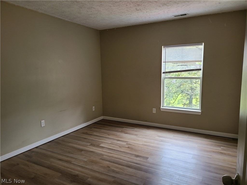 628 Sumner St #DOWN - Photo 4 of 26
