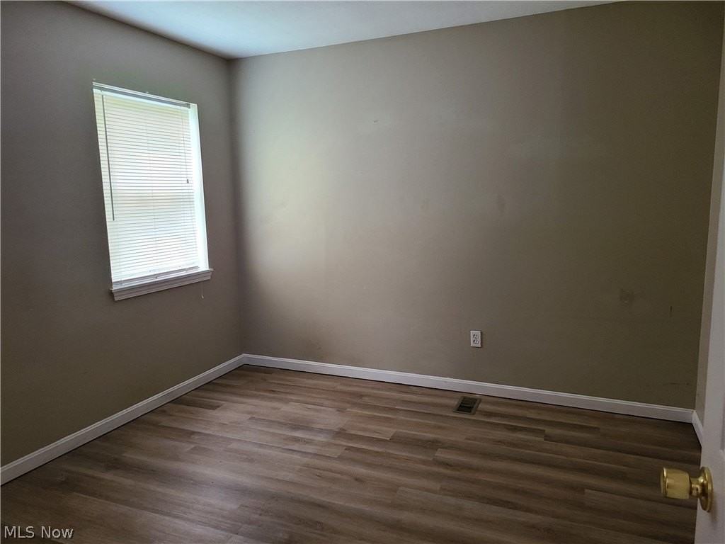 628 Sumner St #DOWN - Photo 5 of 26