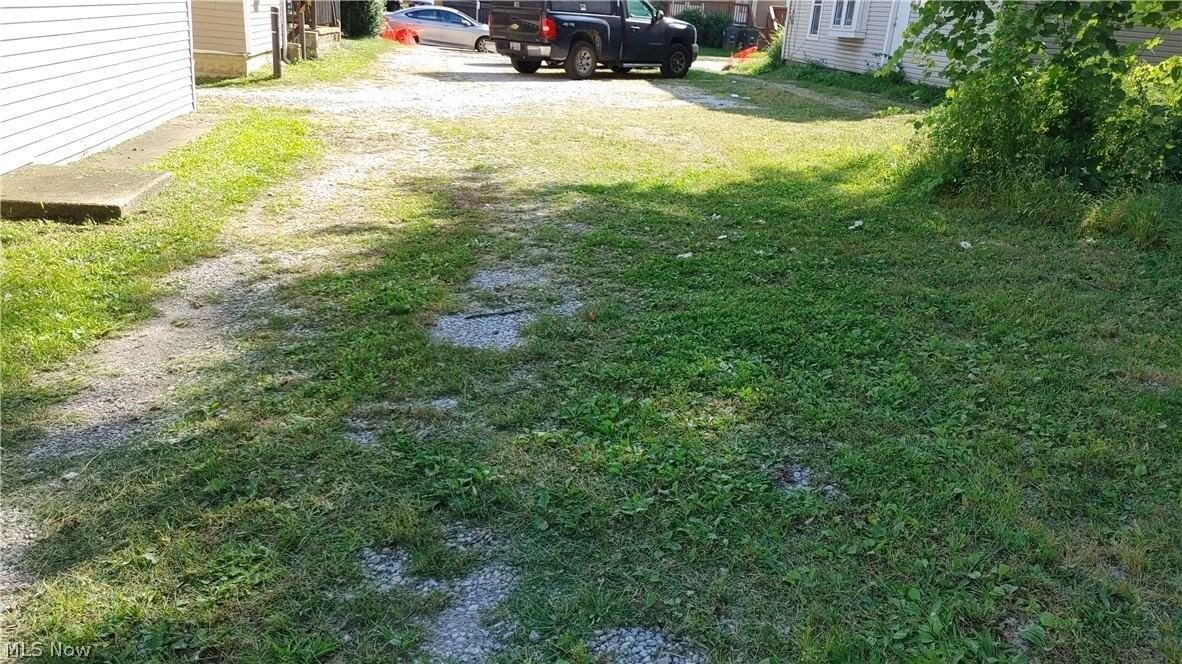 634 Sumner St #UP - Photo 6 of 32