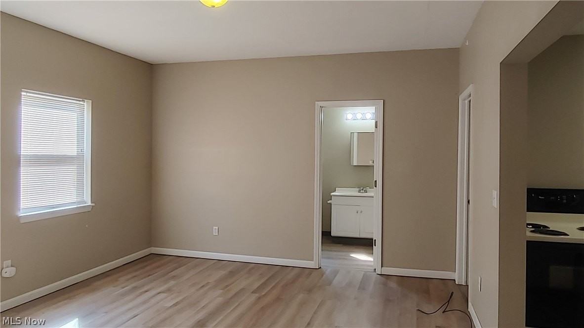 634 Sumner St #UP - Photo 7 of 32