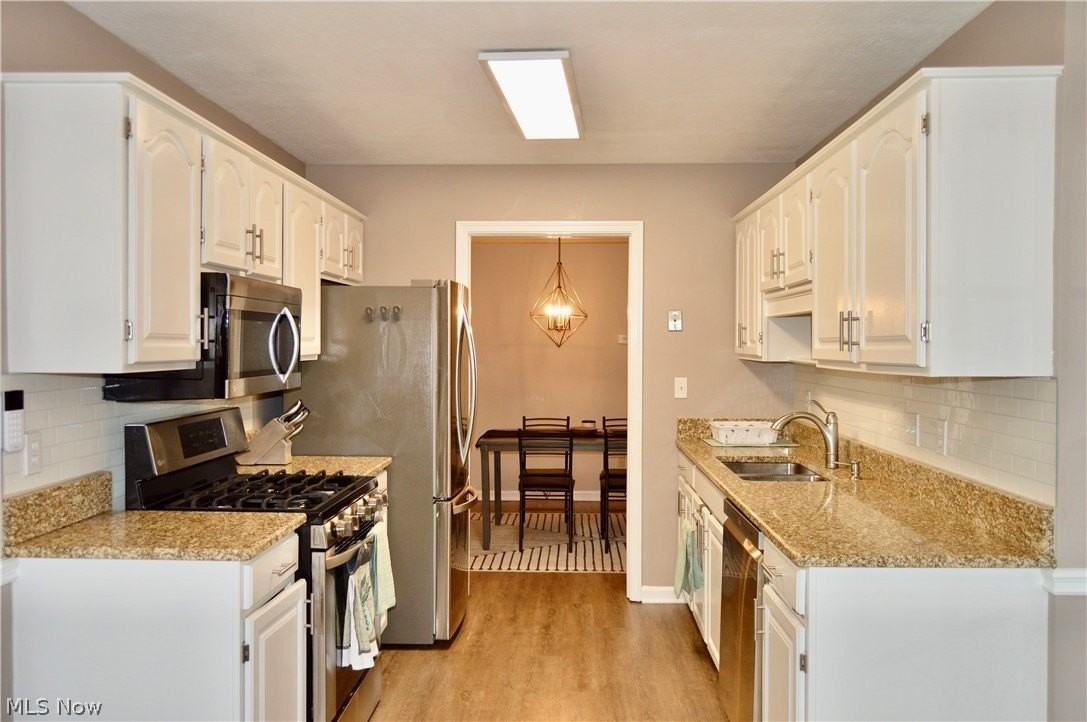 1306 Fox Run Dr - Photo 4 of 48