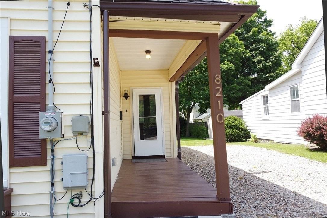 8210 Maple Ave - Photo 3 of 20