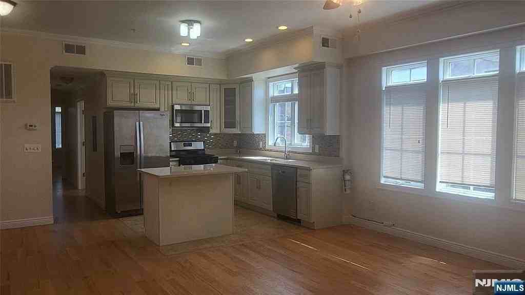 21 Grove St #1B - Photo 3 of 6