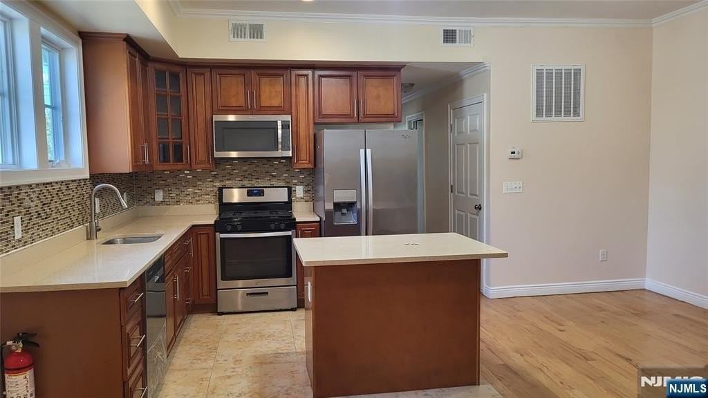 21 Grove St #2B - Photo 2 of 5