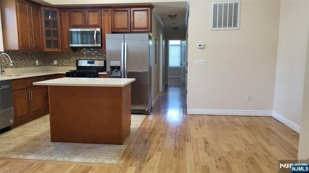 21 Grove St #2B - Photo 4 of 5