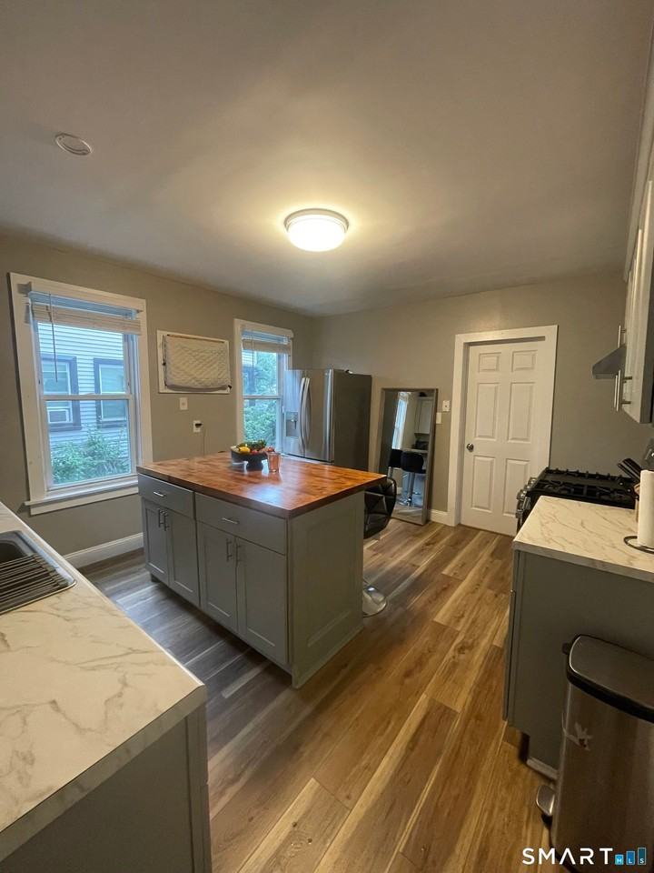 238 Weber St - Photo 4 of 9