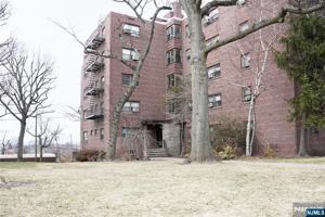 featured image of 3021 Edwin Ave #1J