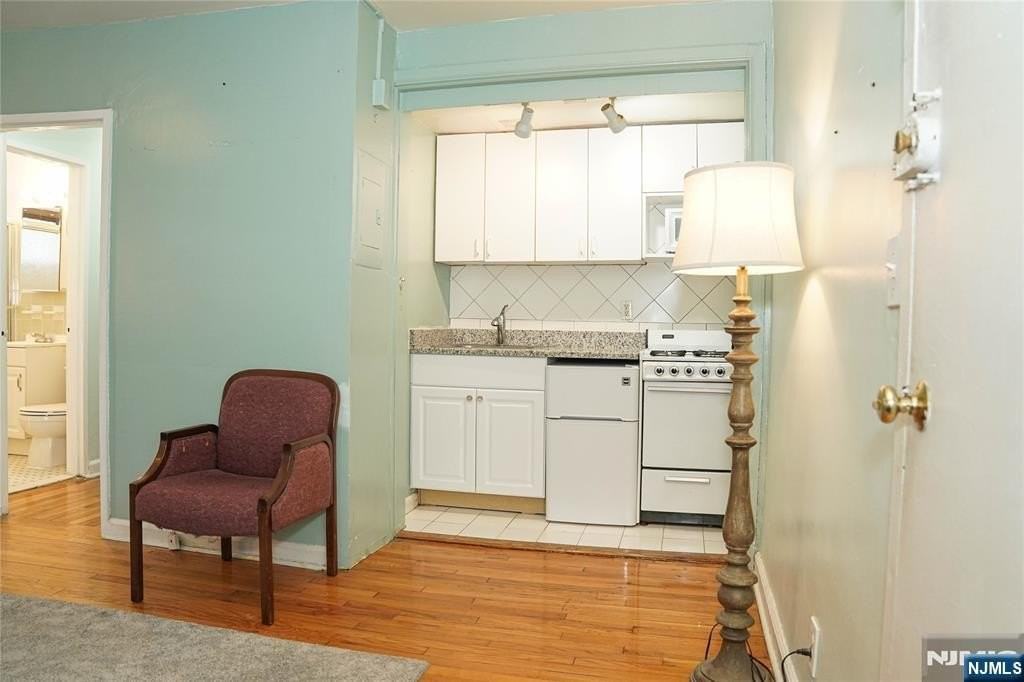 3021 Edwin Ave #1J - Photo 7 of 13