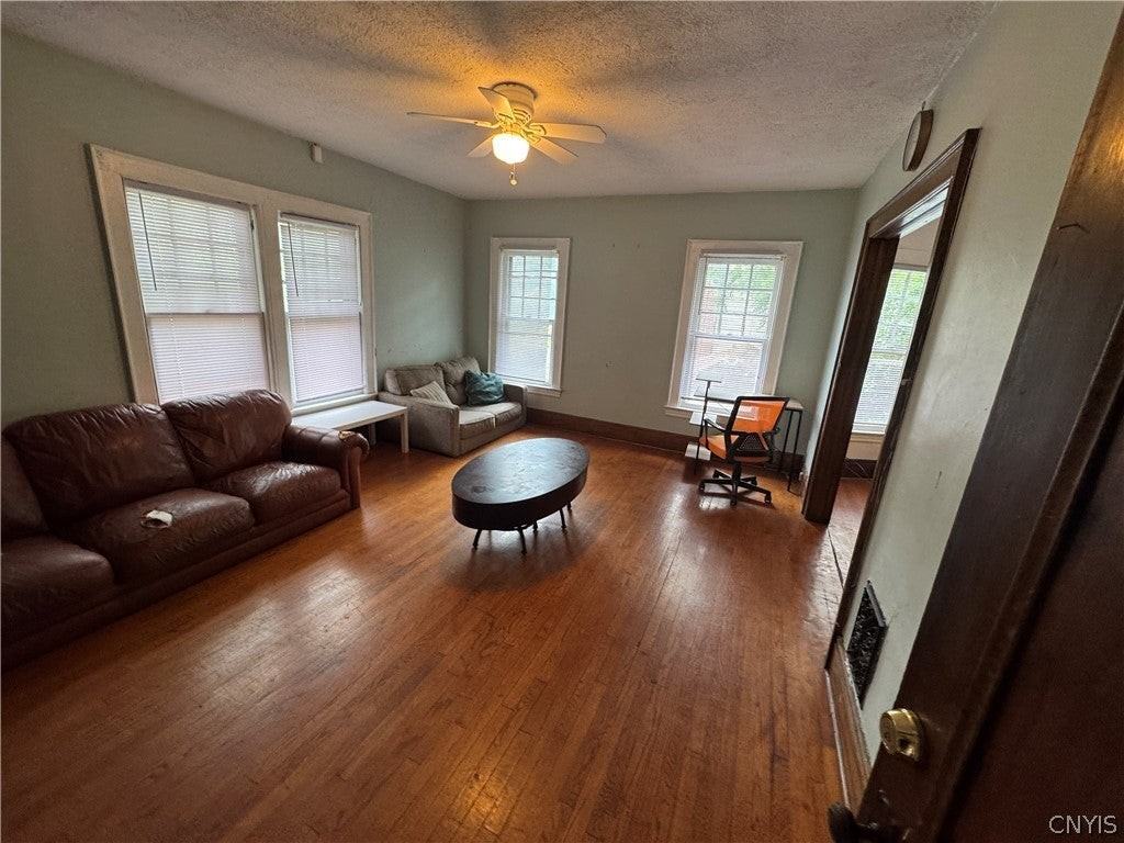 708 Maryland Ave - Photo 2 of 10