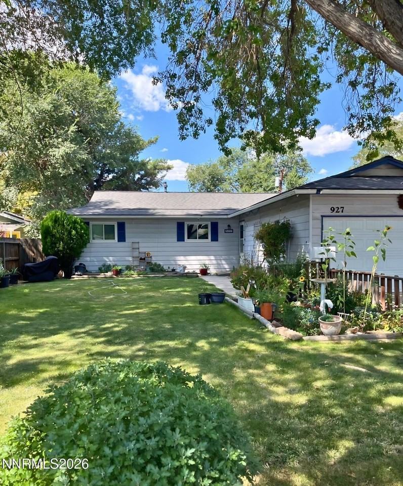 927 Stanford Way - Photo 2 of 2