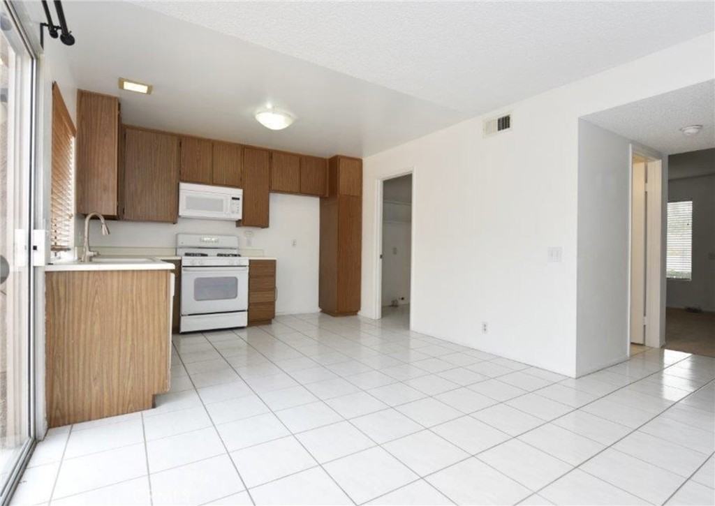 13 Eastmont Unit 41 - Photo 3 of 21