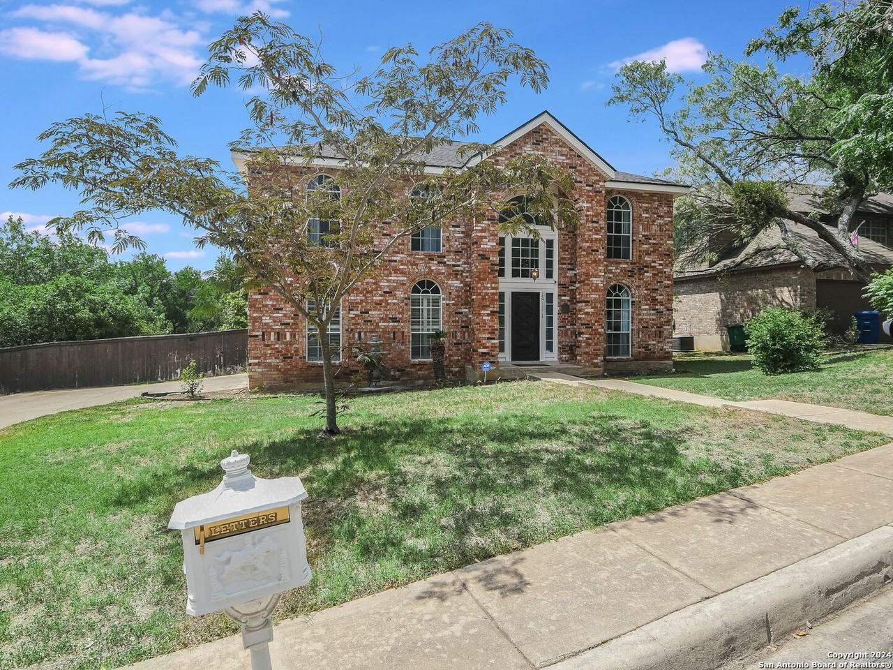 15711 Wolf Creek St - Photo 2 of 25