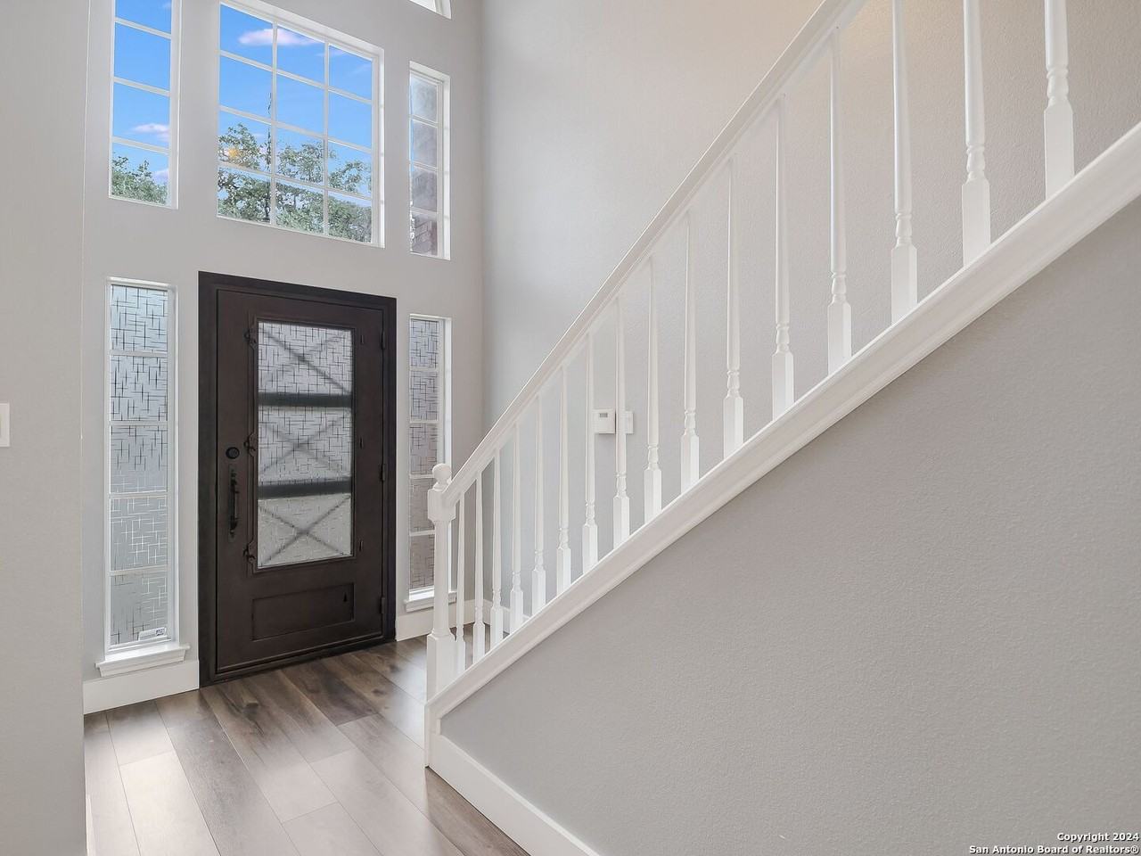15711 Wolf Creek St - Photo 4 of 25