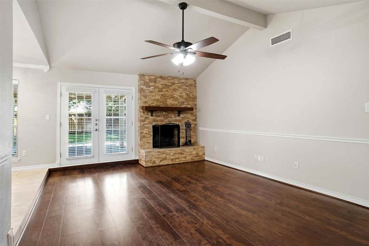 212 Gloria St - Photo 6 of 19
