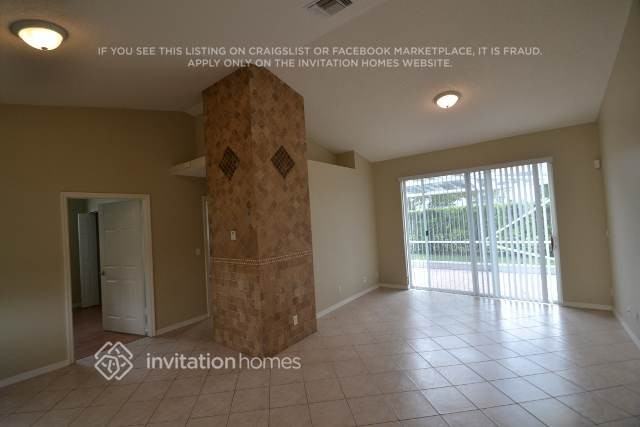 1702 Pierside Cir - Photo 2 of 8