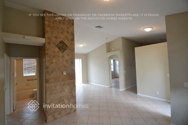1702 Pierside Cir - Photo 3 of 8