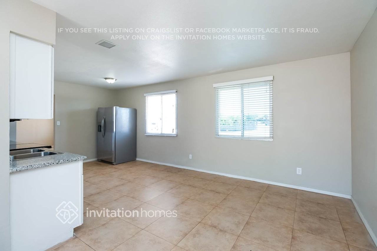 2208 N 48th Dr - Photo 3 of 12