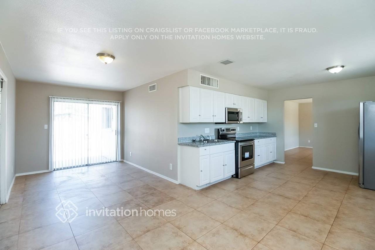 2208 N 48th Dr - Photo 4 of 12
