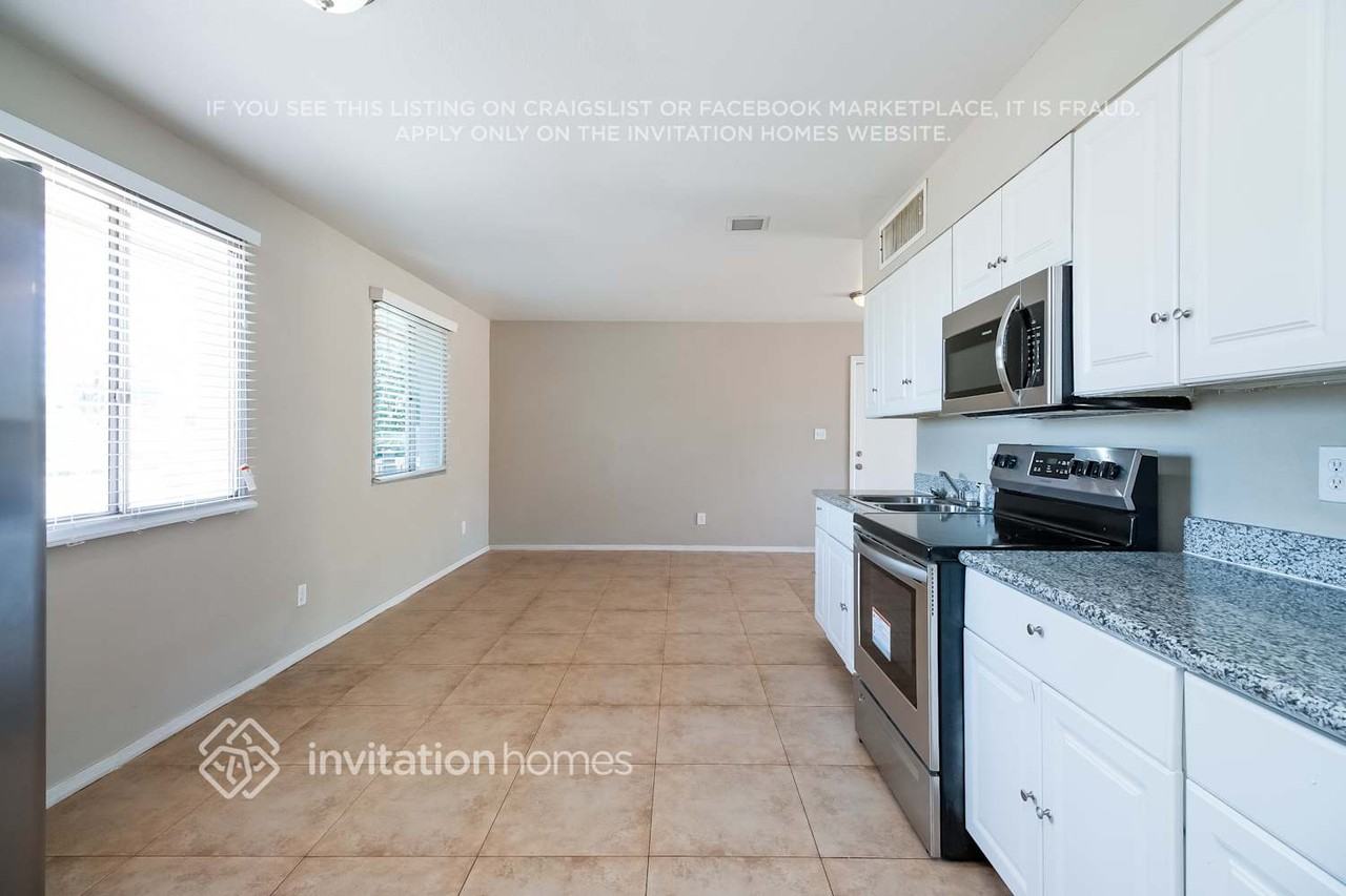 2208 N 48th Dr - Photo 5 of 12