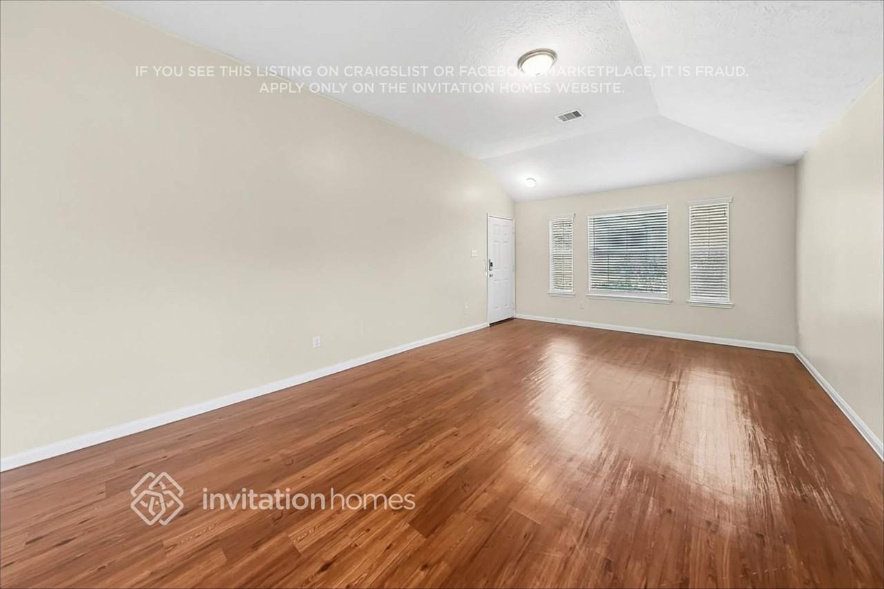 4026 Hawthorne Glen Ct - Photo 4 of 19