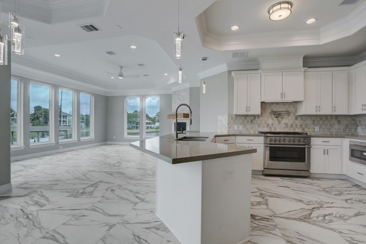 502 Amalfi Dr - Photo 6 of 34